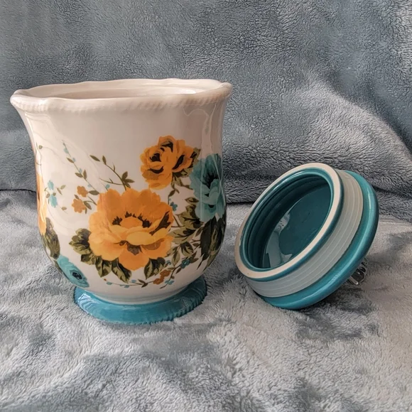 The Pioneer Woman Floral Canister Trio with Red, Turquoise, and Yellow Lids - Picture 2 of 7